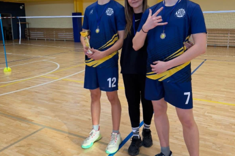 Vaikinai_badmintonas